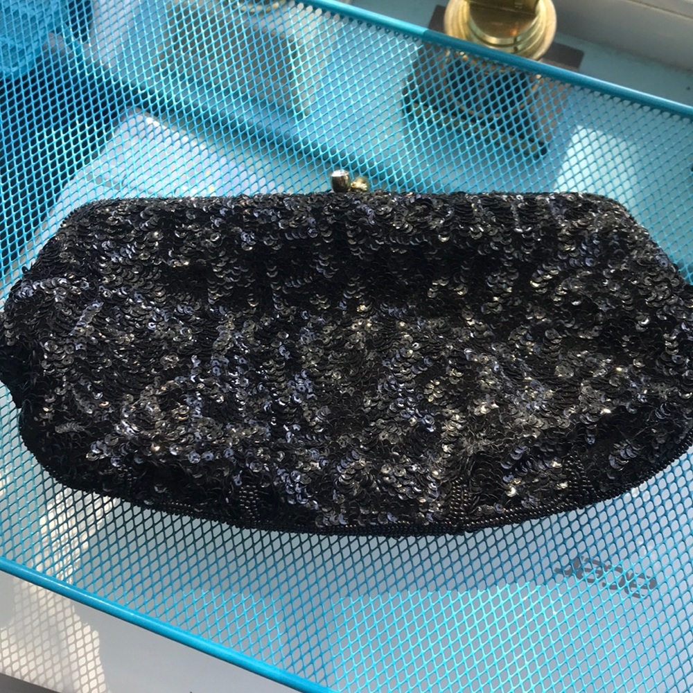 Black sequence clutch